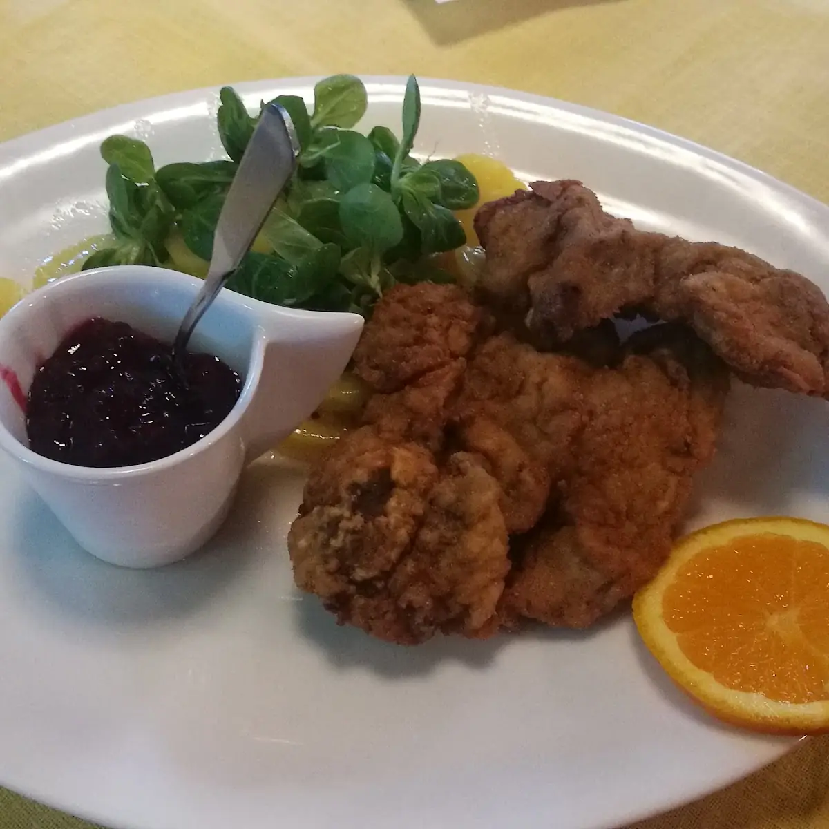 Rehschnitzel Mit Erdäpfel Und Vogerlsalat