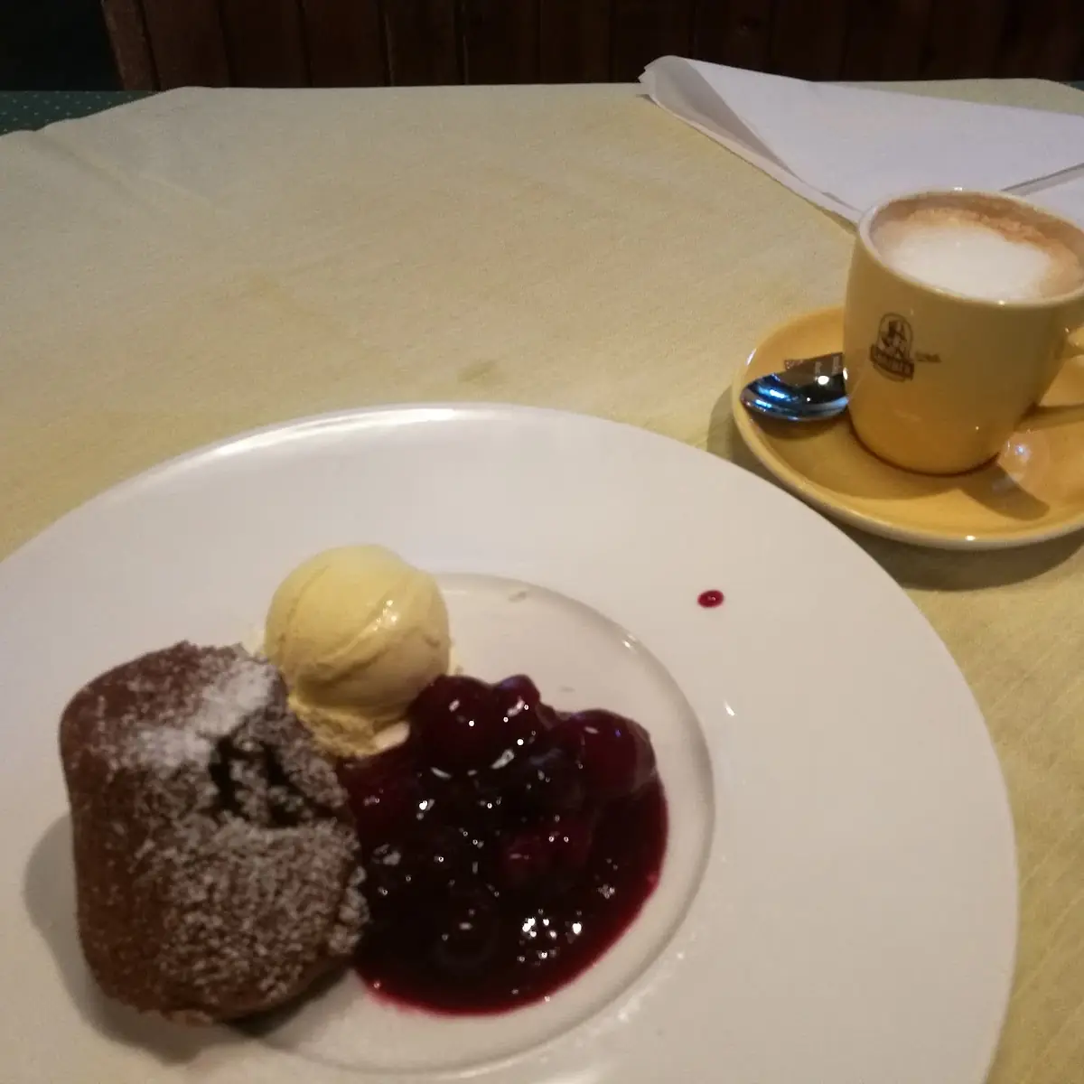 Warmer Schokokuchen Mit Vanilleeis