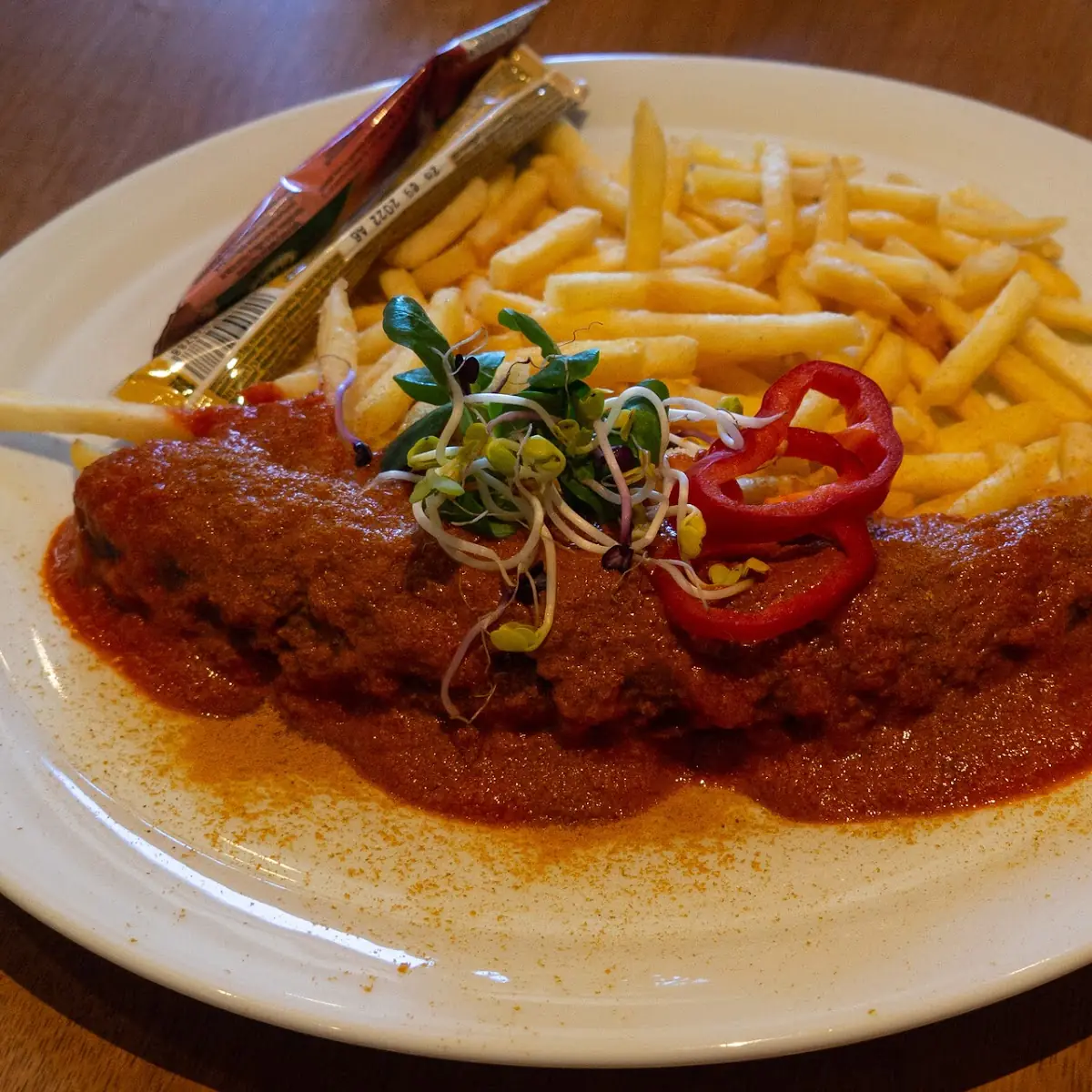 Currywurst Mit Pommes Frites