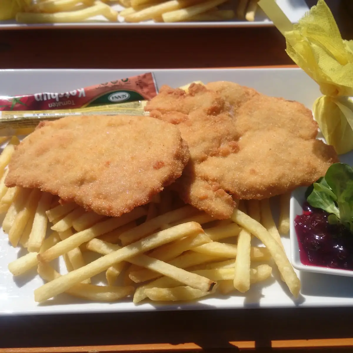Wiener Snitzel Mit Pommes