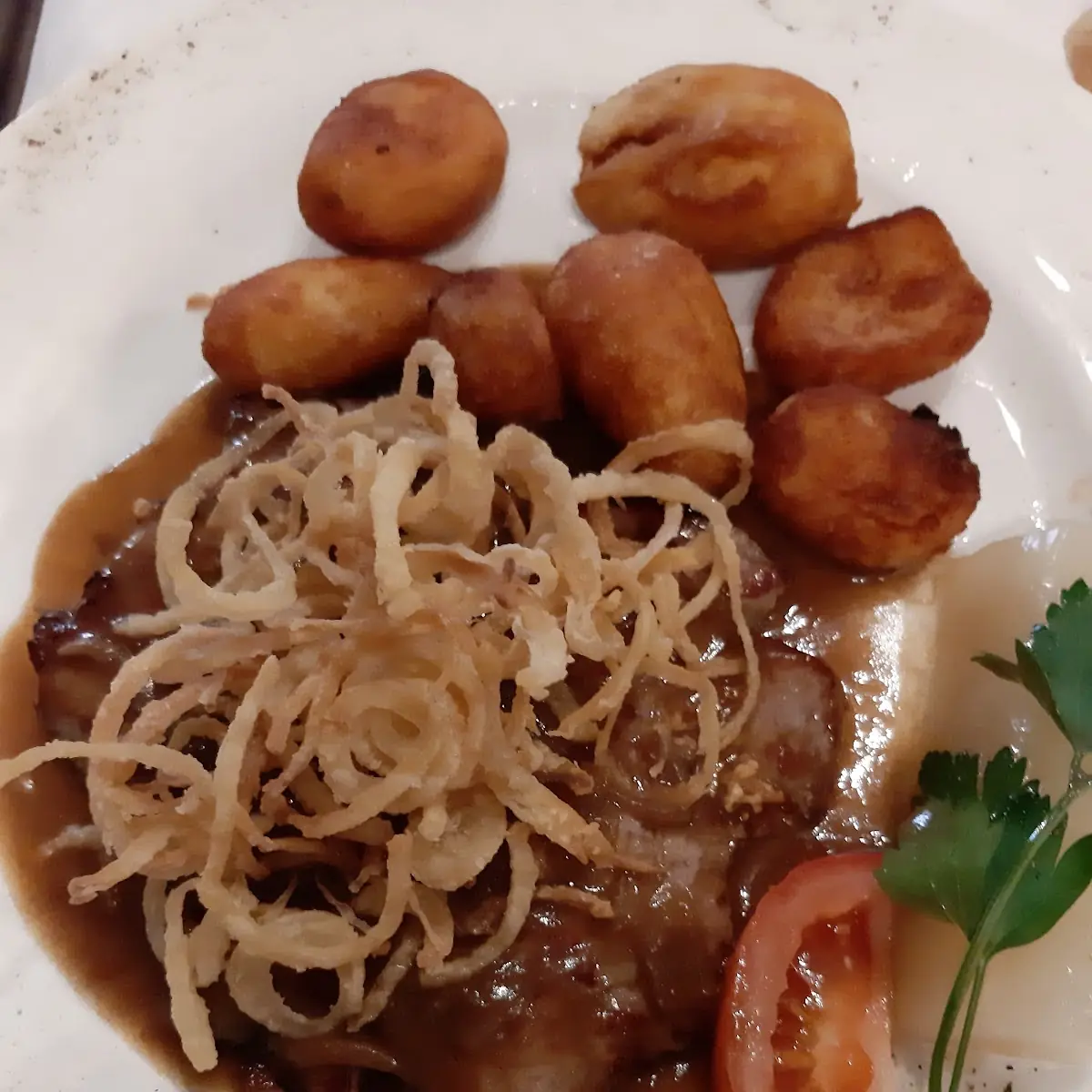 Bistecca Di Manzo Con Cipolla Fritta E Patate