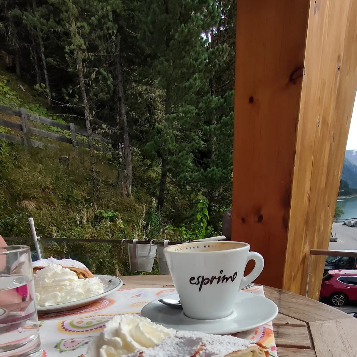 Apfelstrudel Mit Sahne