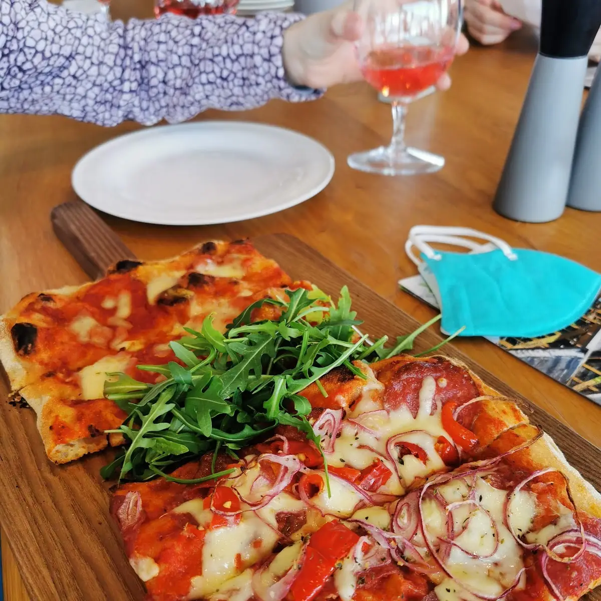 Pizza Margarita Und Diabolo