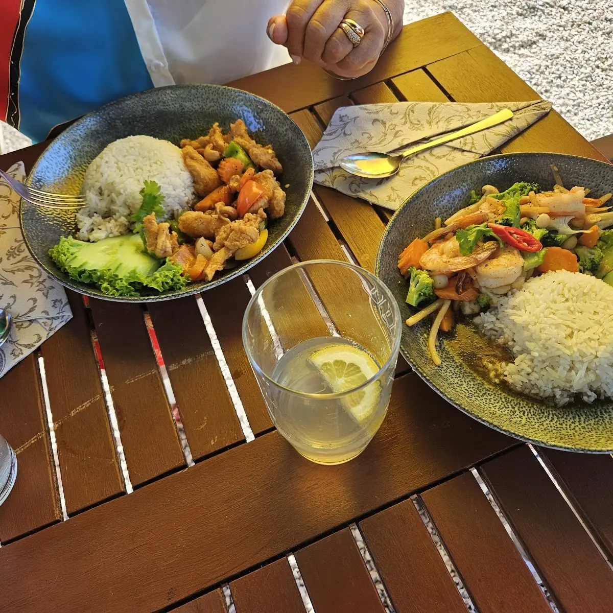 Wok Gemüse Mit Shrimps Und Huhn