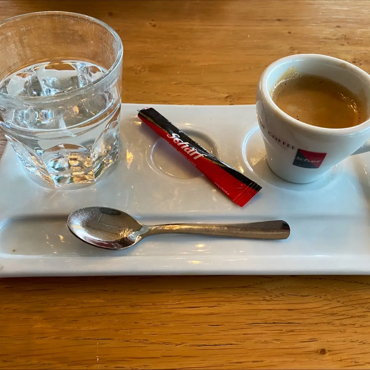 Espresso Mit Einem Glas Wasser