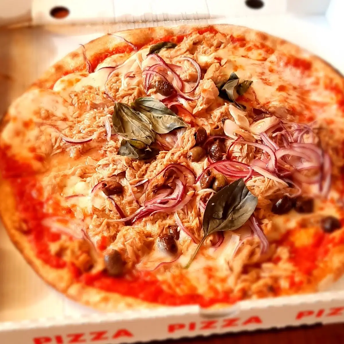 Pizza Tonno Lieferung