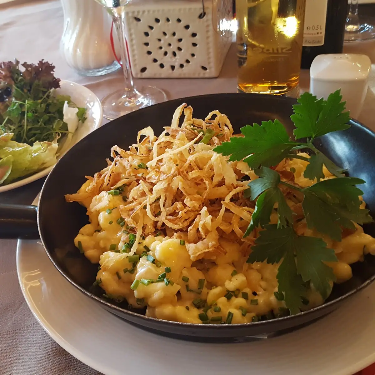 Hausgemachte Käsespätzle Mit Röstzwiebeln