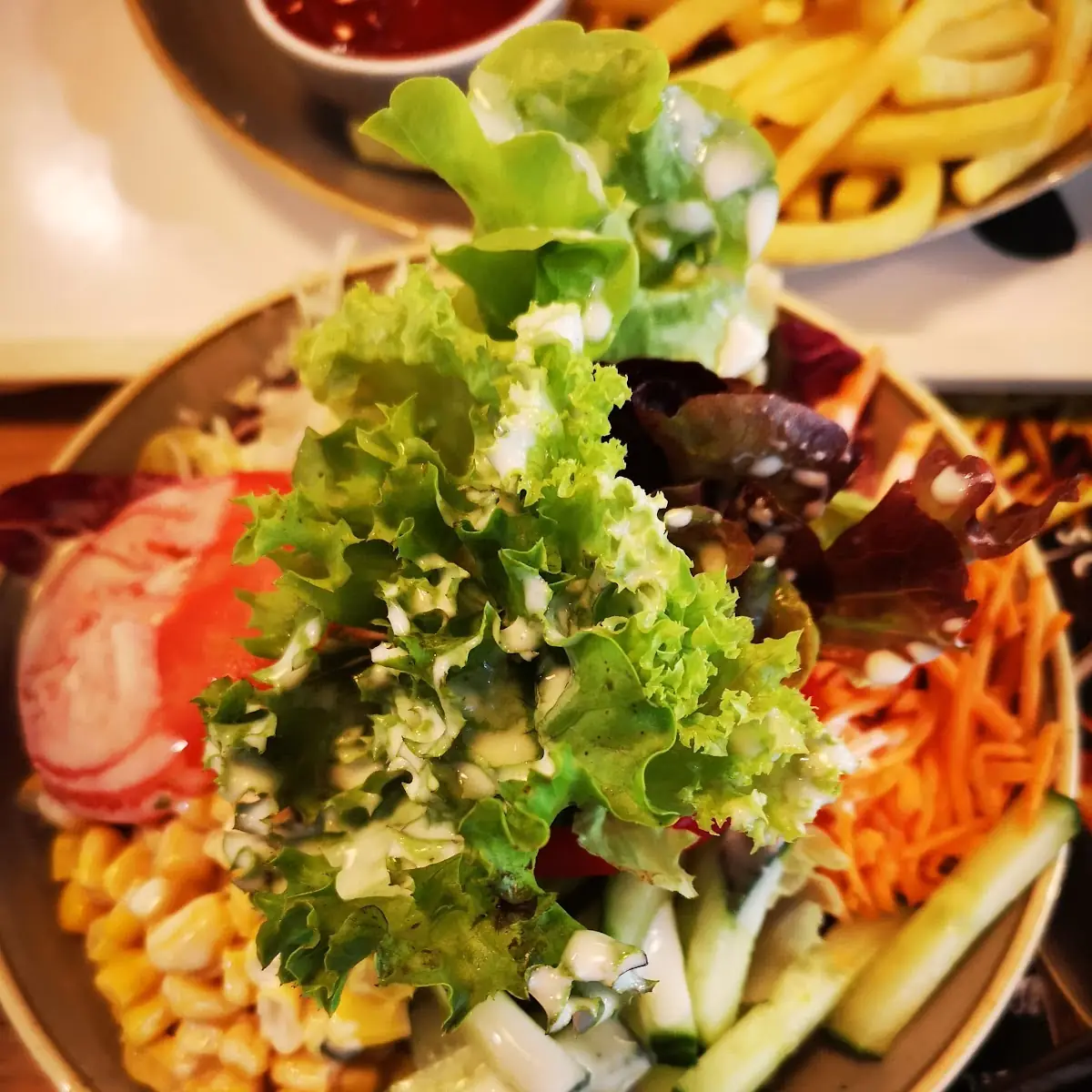 Salatteller Mit Dressing Sosse