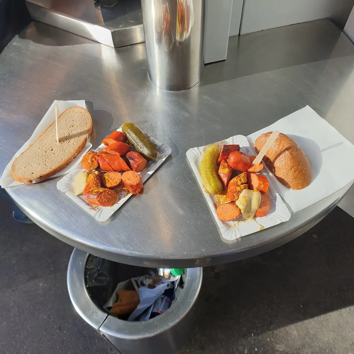 Currywurst Mit Brot