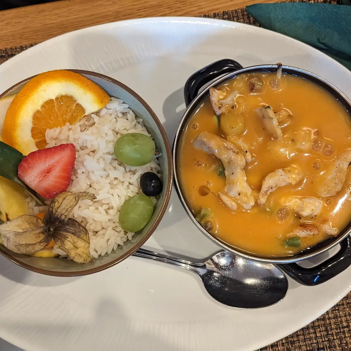 Curry Mit Hühnerfleisch Und Reis