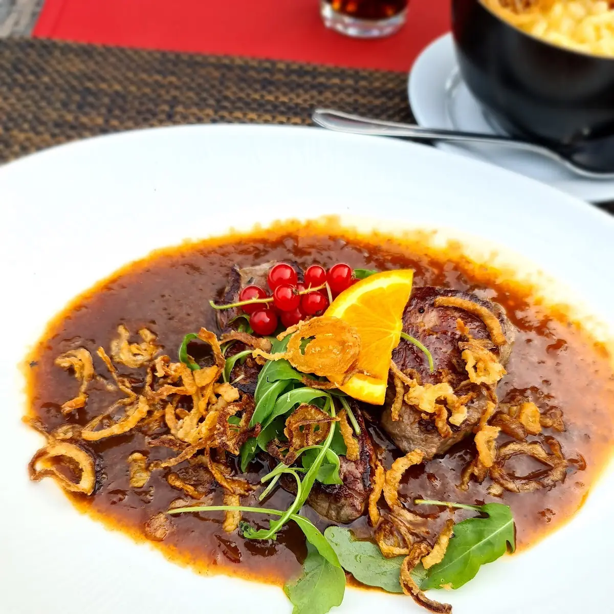 Zwiebelrostbraten Mit Käsespätzle