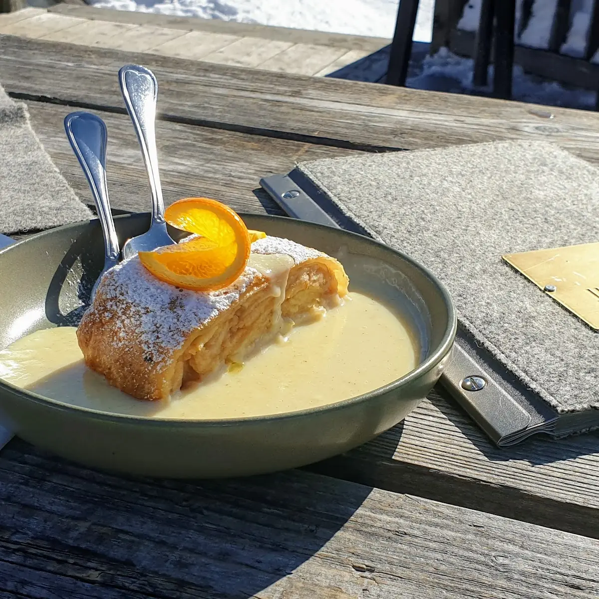 Apfelstrudel Mit Vanillesauce