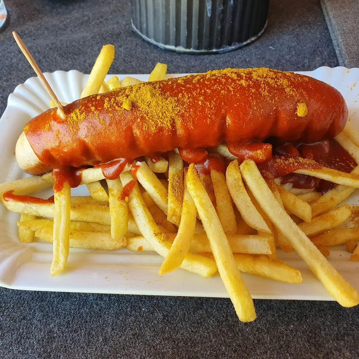 Currywurst Mit Pommes Frites