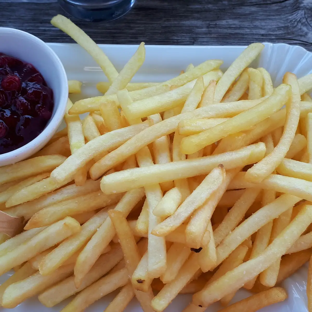 Pommes Frites Mit Preiselbeeren