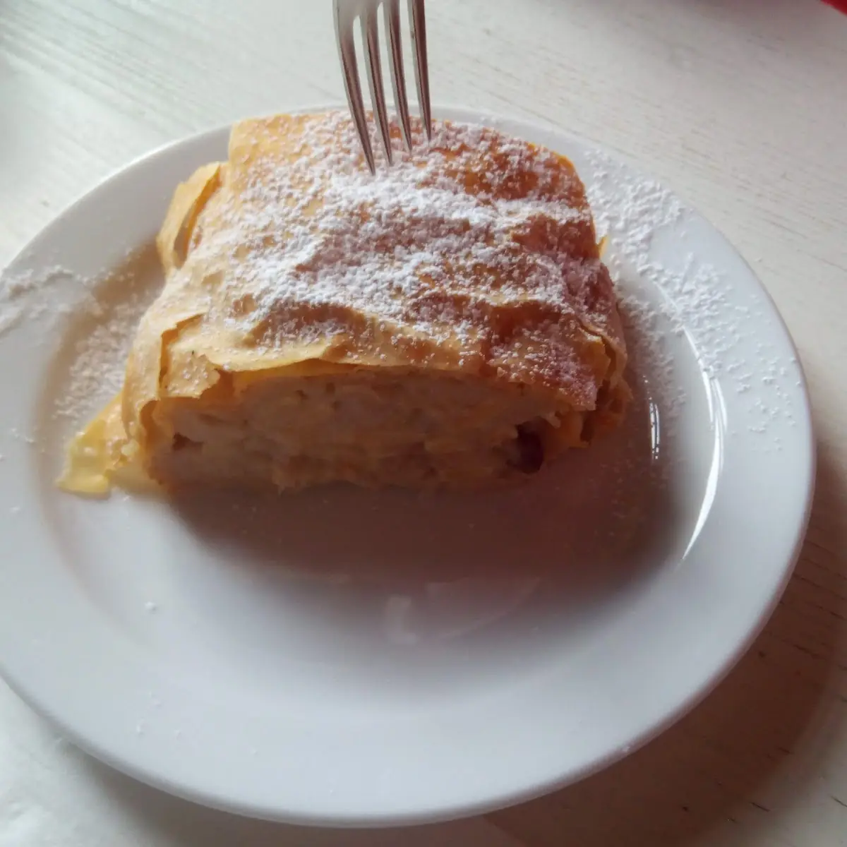 Wiener Apfelstrudel