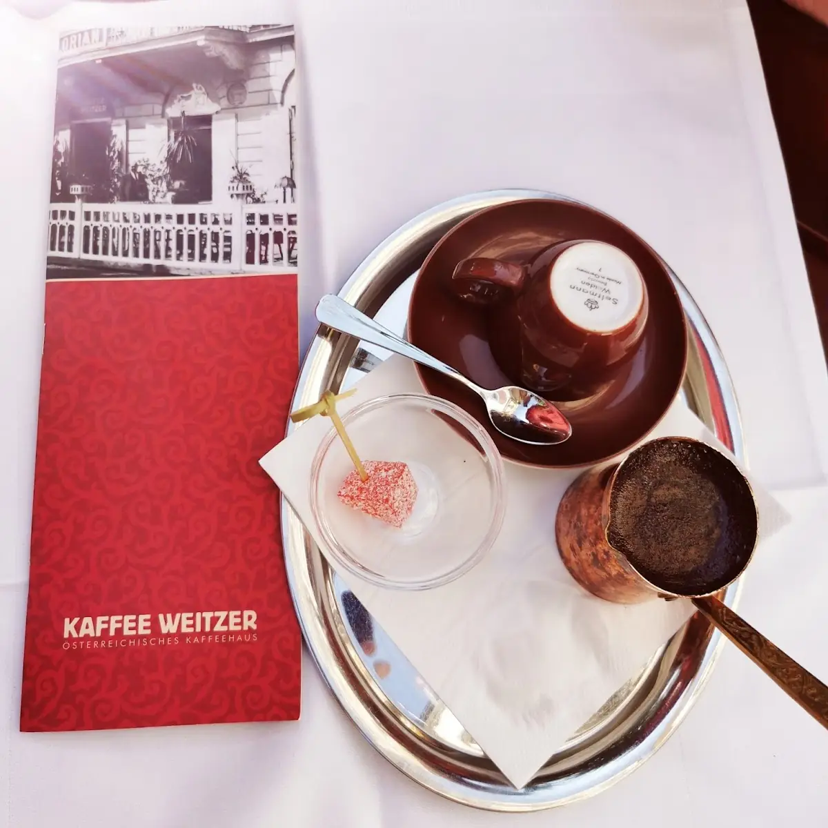 Türkischer Kaffee Und Pavlova
