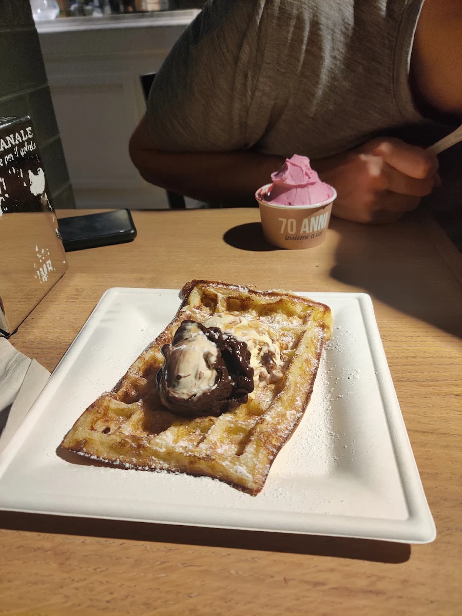 Waffle Mit Ice Cream
