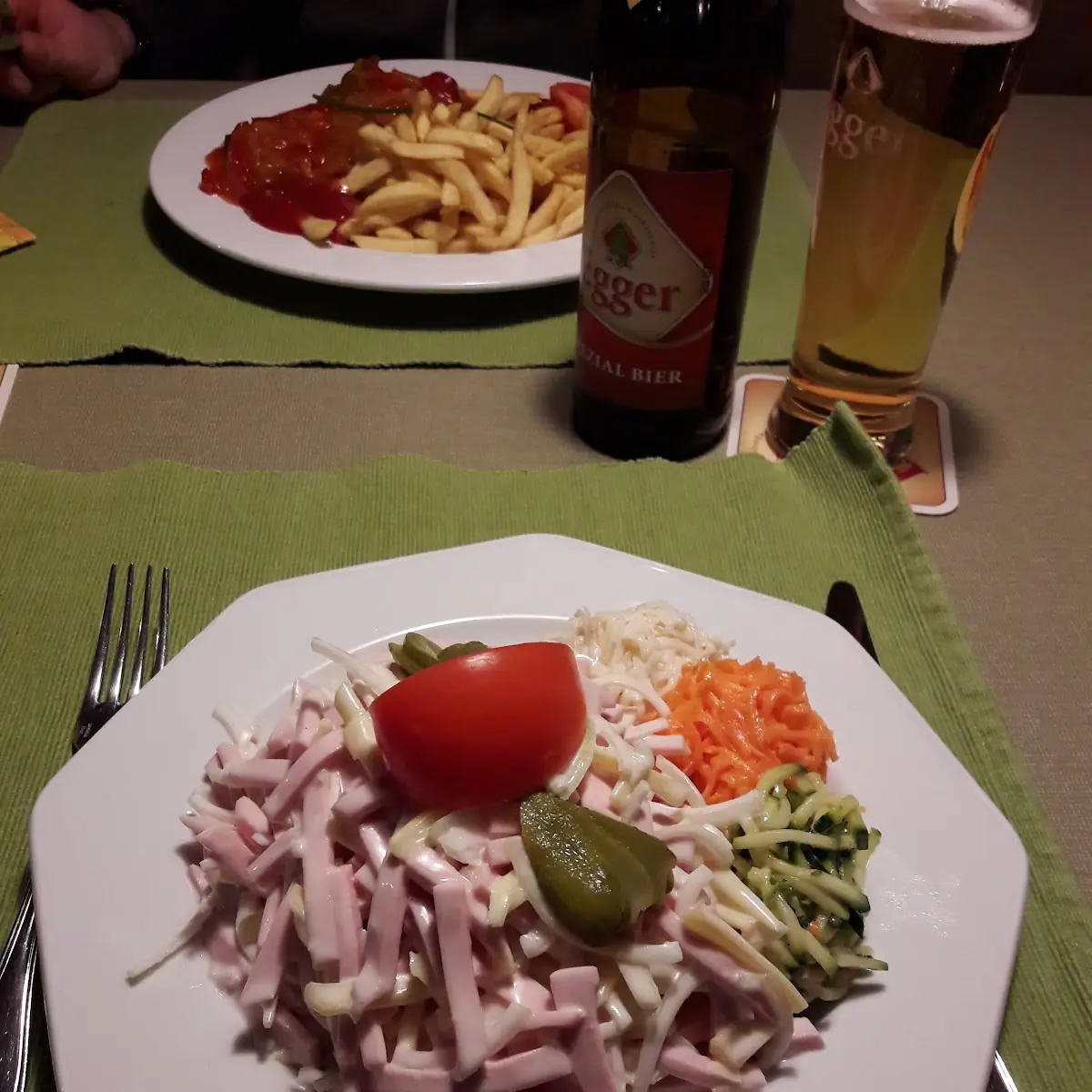 Wurst- Käsesalat Mit Salatgarnitur