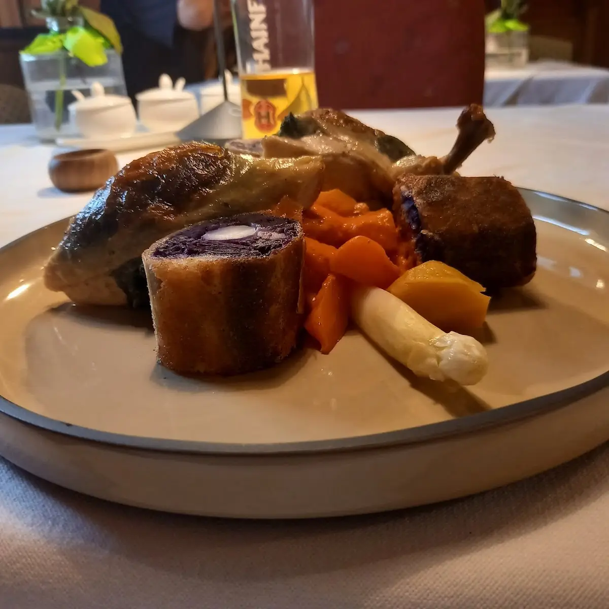 Maishendlbrust Mit Spargelgemüse