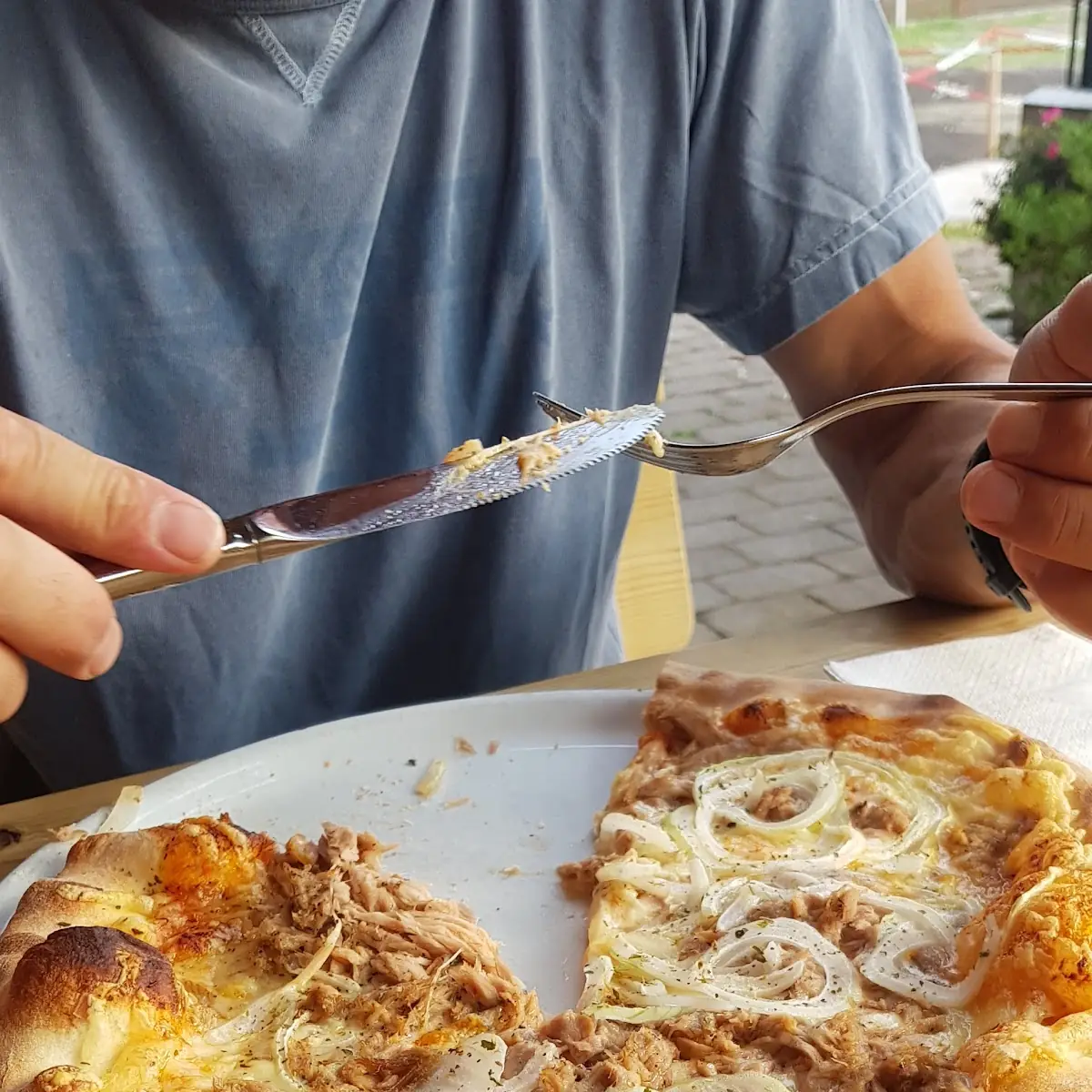 Pizza Tono Thunfisch