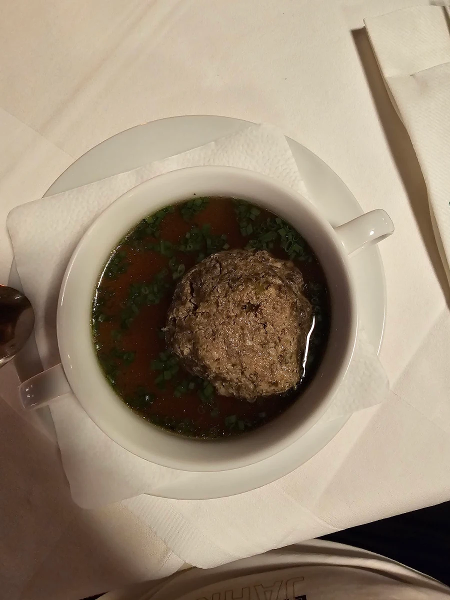 Leberknödelsuppe