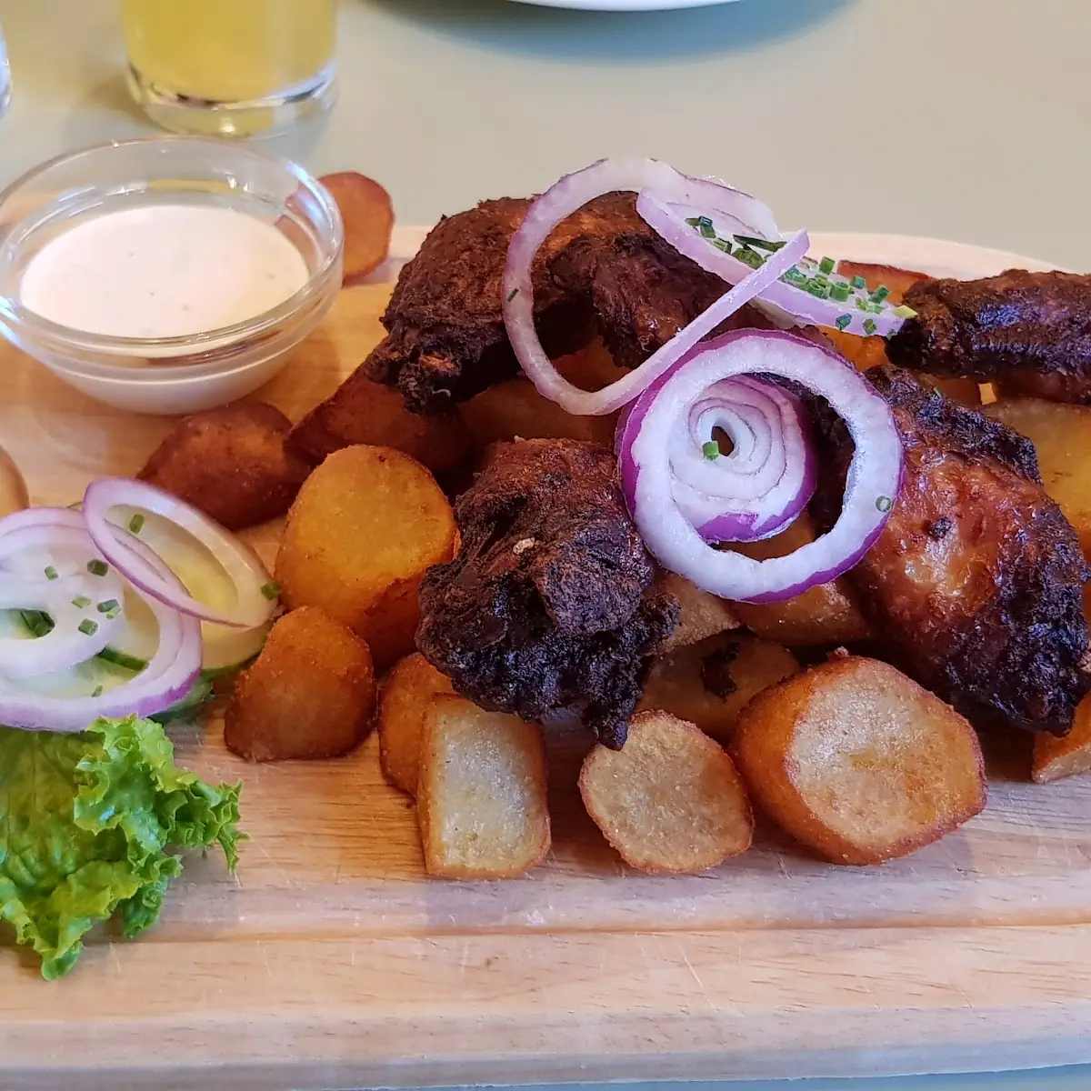 Chicken Wings Mit Wedges