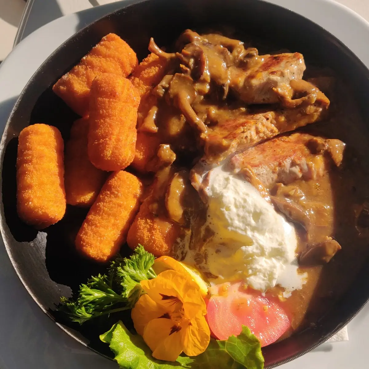 Schweinefilet Mit Kroketten Und Schwammerlsauce