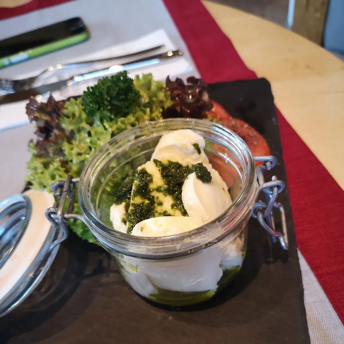 Mozzarella Pesto Alla Genovese E Pomodori