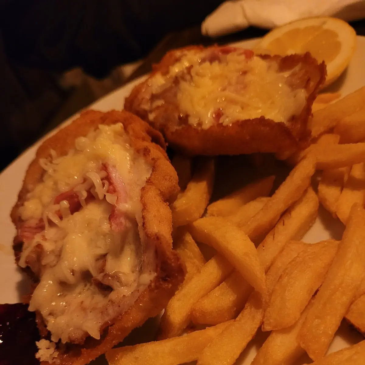 Cordon Bleu Mit Pommes