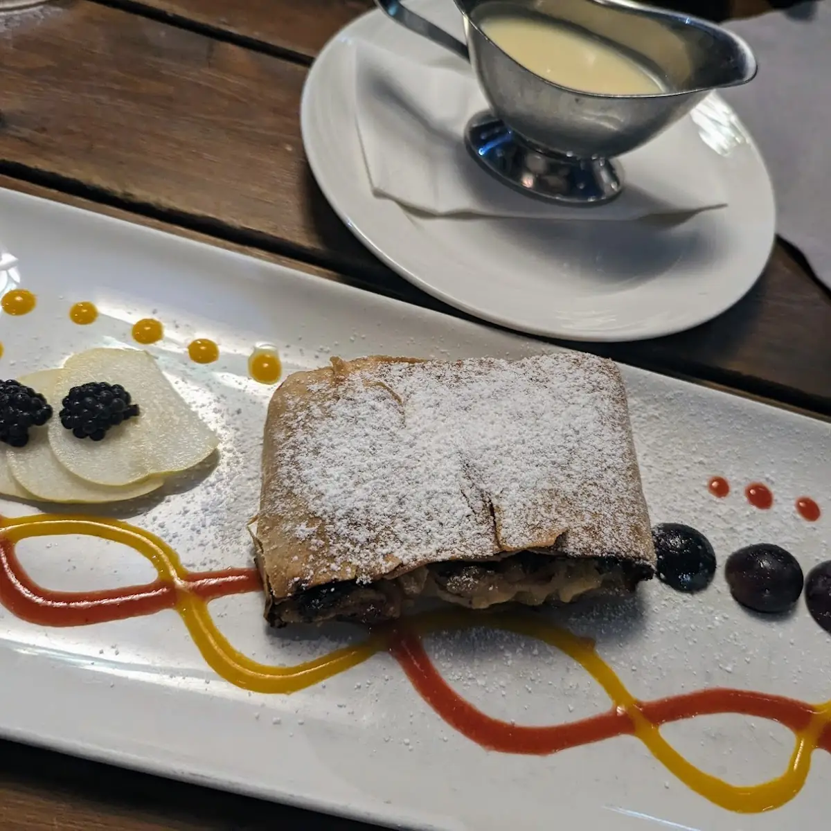 Apfelstrudel Mit Vanillesauce