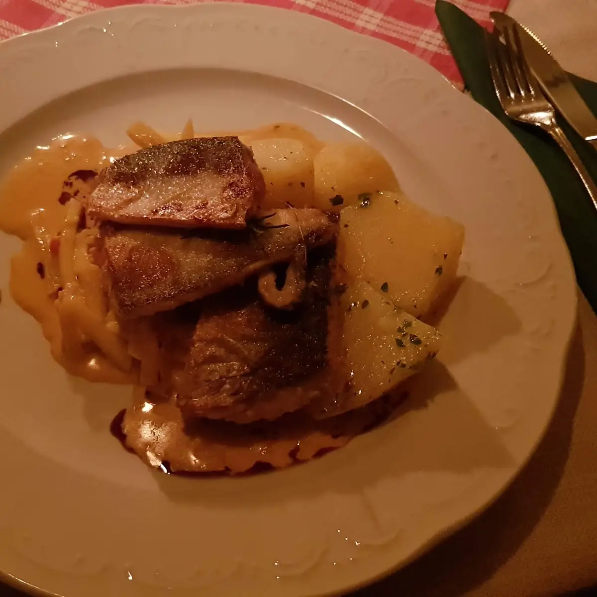 Reinanken-filet Auf Kürbisgemüse Mit Petersilien-kartoffeln