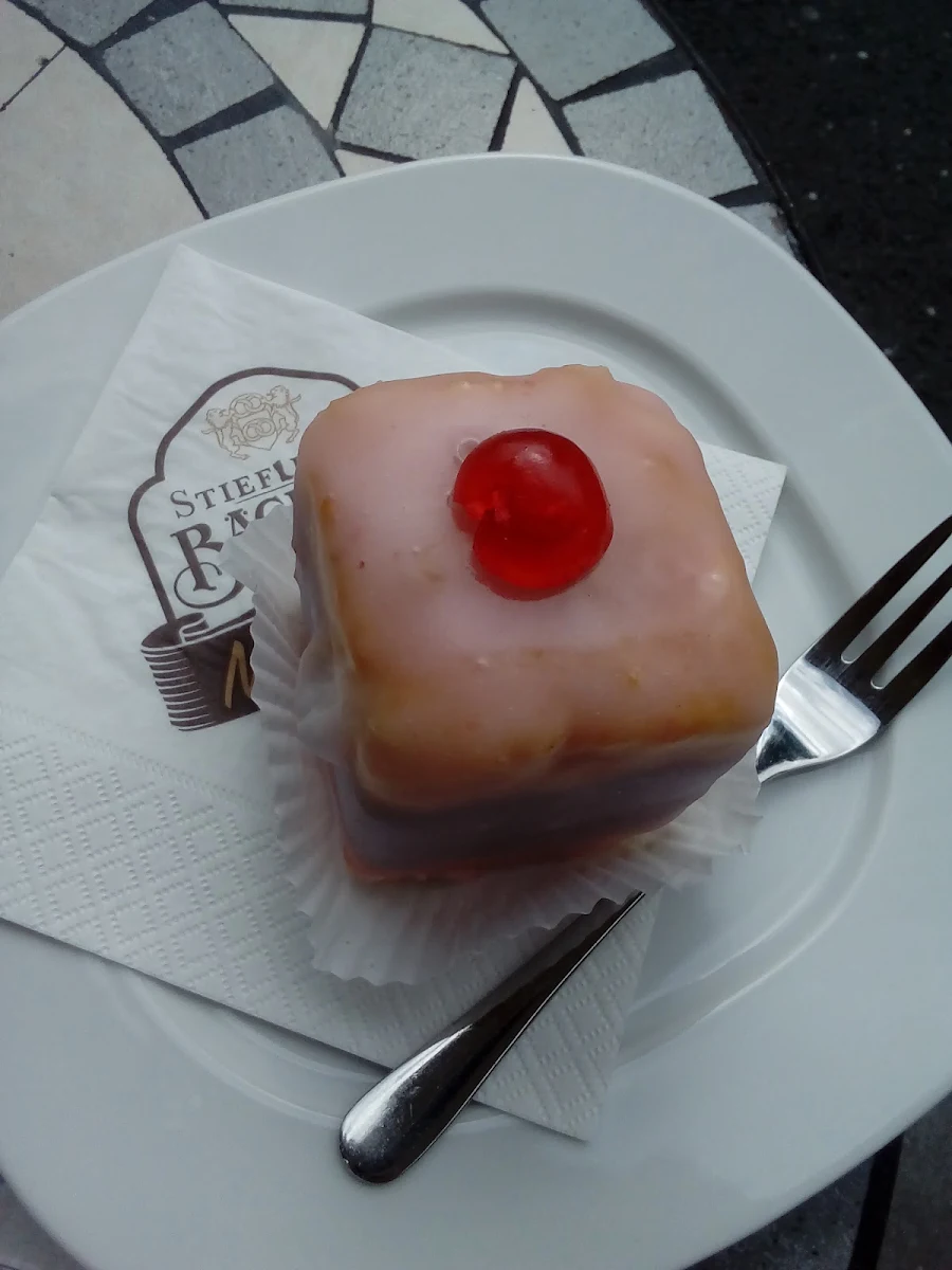 Punschkrapfen