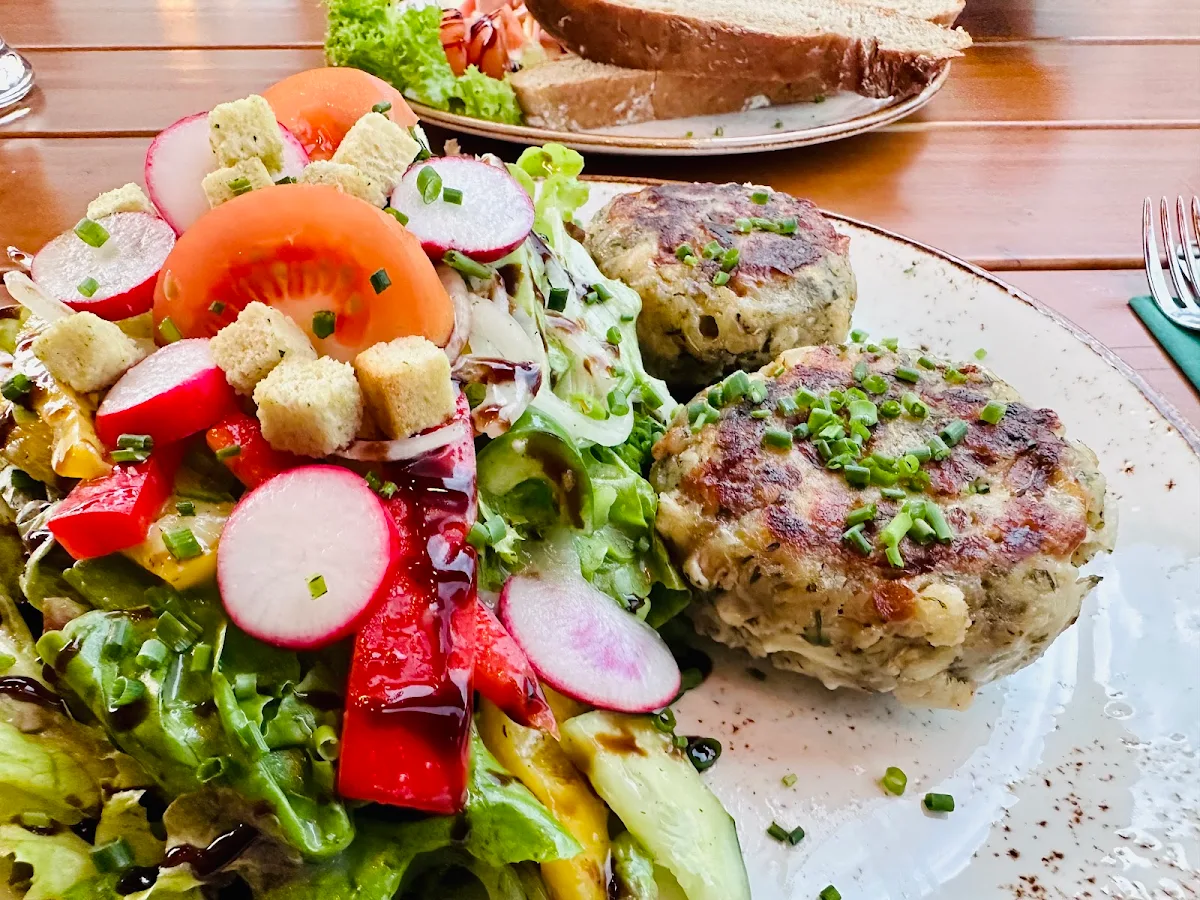 Salat Mit Kaspressknödel