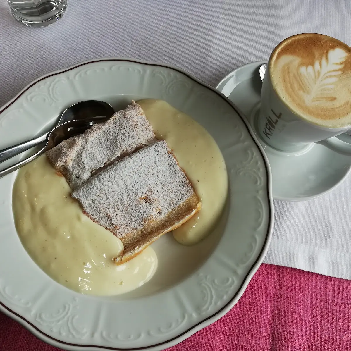 Apfelstrudel Mit Vanillesoße