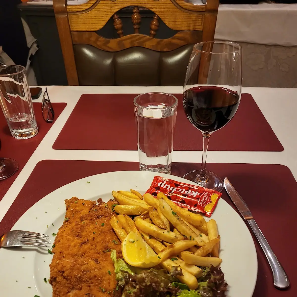 Wiener Schnitzel Vom Schwein Mit Pommes Frites