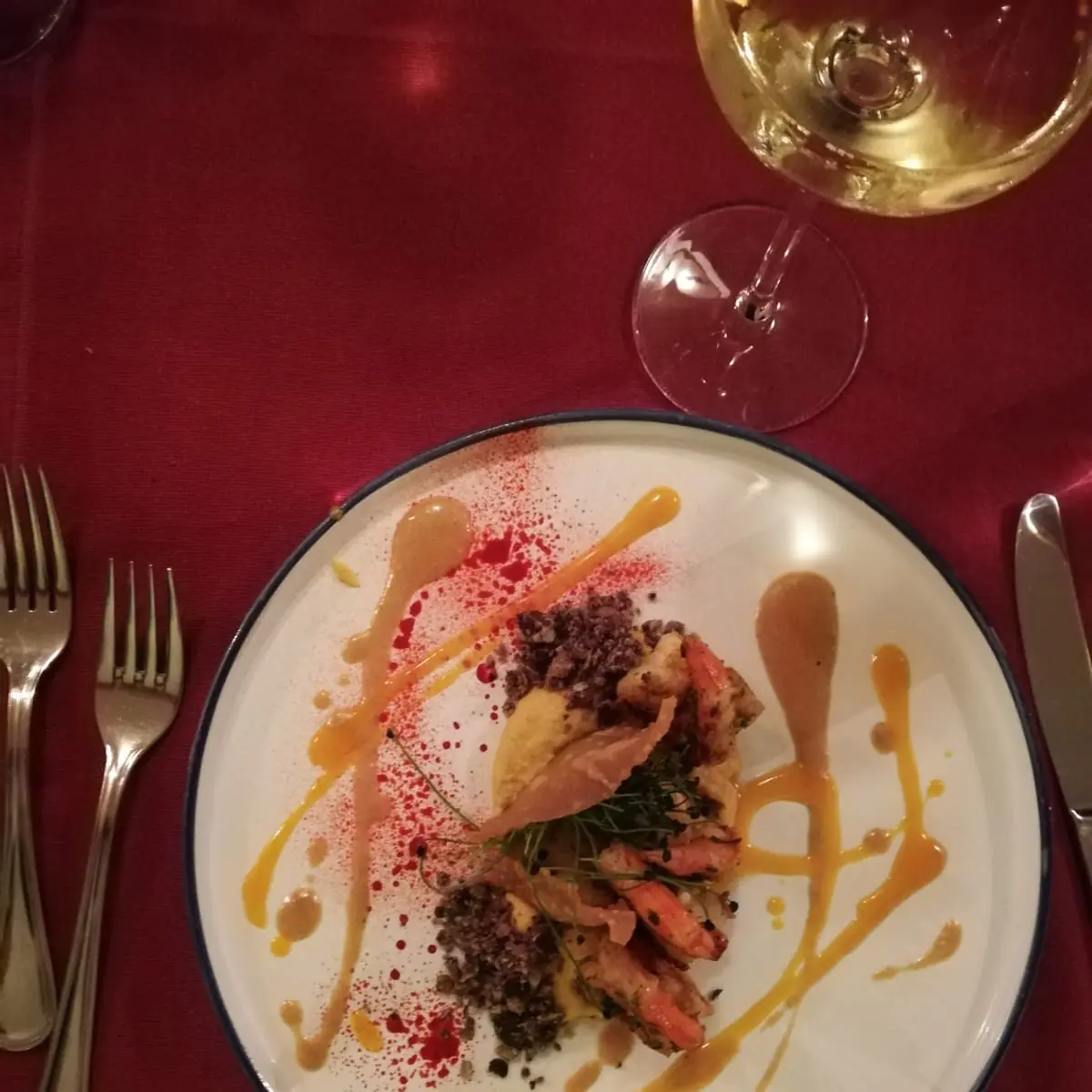 Gegrillte Garnelen Mit Pastinken Sauce Und Gebratener Karfiol Vorspeise