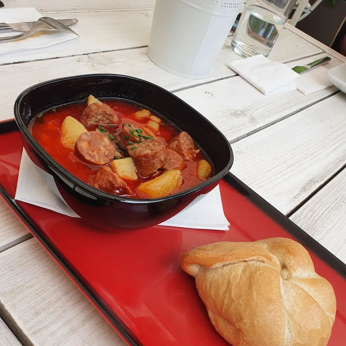 Eintopf Mit Scharfer Wurst