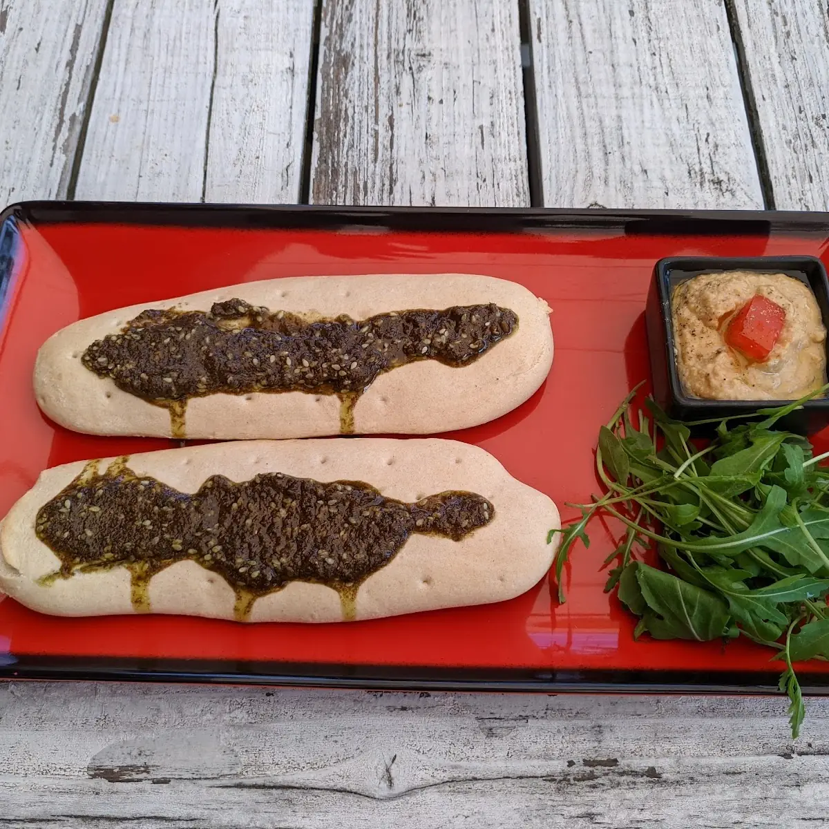Manakish Klassiker - 2stück Hefeteig Brot Mit Avatar Olivenöl Und Hummus