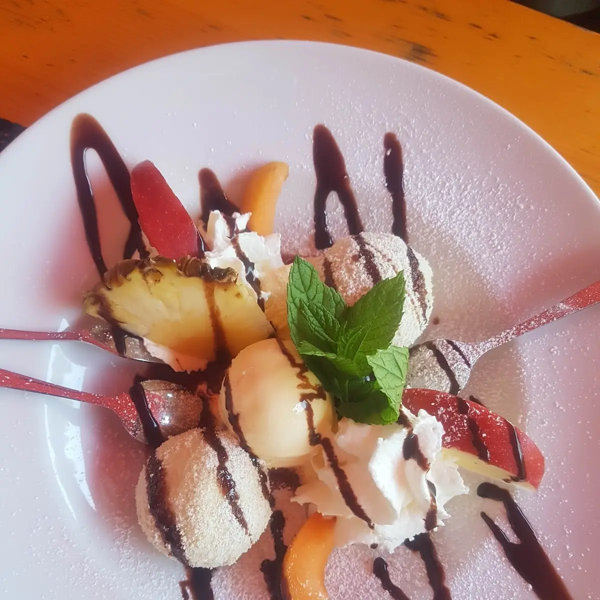 Nougatballs Mit Diversen Früchten