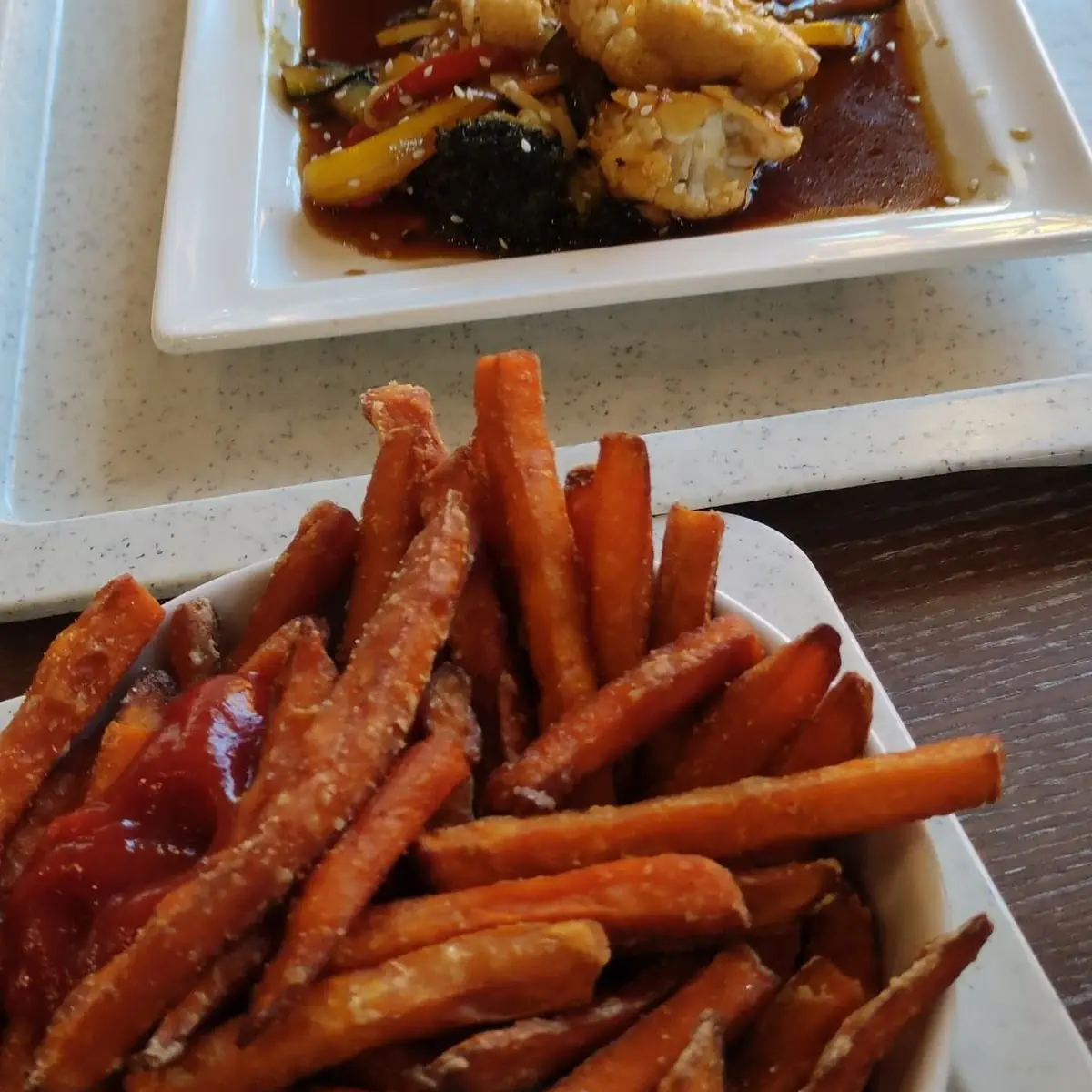 Süßkartoffeln Pommes Und Gemüse Wok