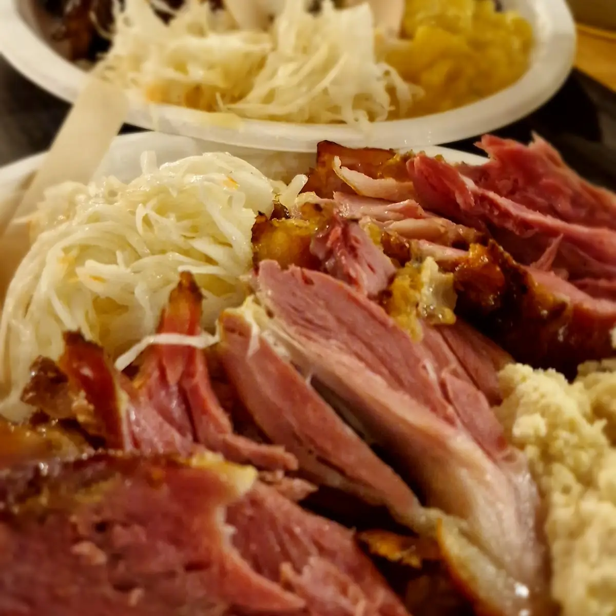 Schopfbraten Sauerkraut Und Semmelknödel