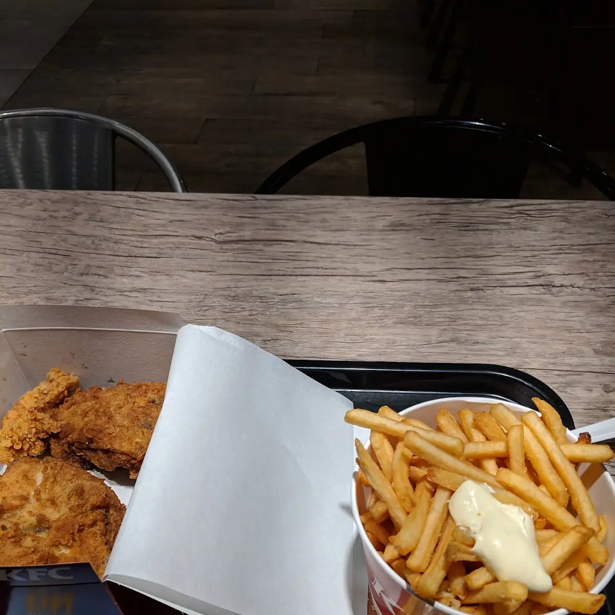 2 Pieces and 2 Hot Wings XL