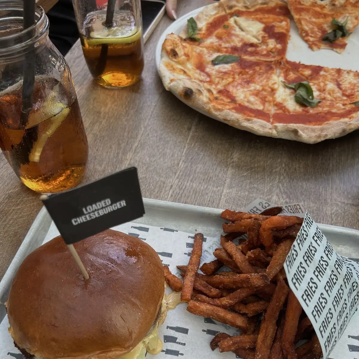 Burger Mit Pommes