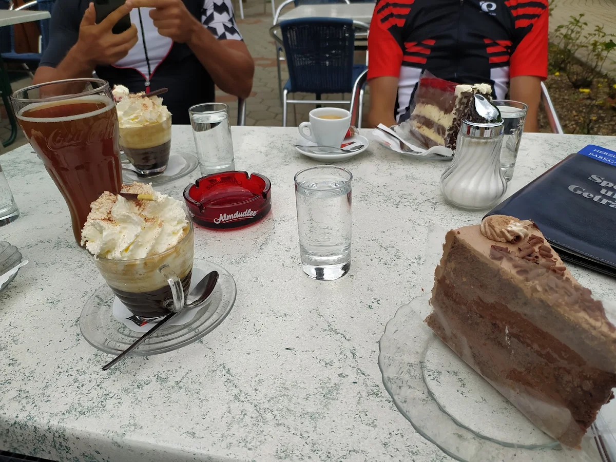 Cappuccino & Tuffle Chocolate Cake