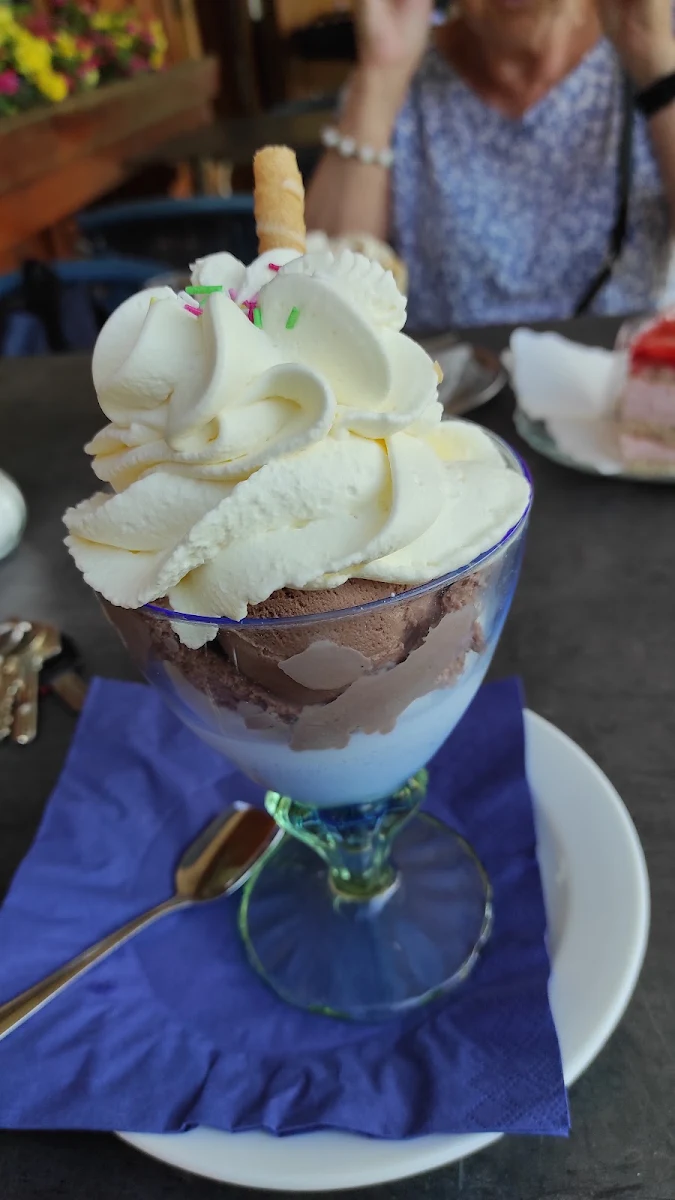 Gemischtes Eis Mit Sahne