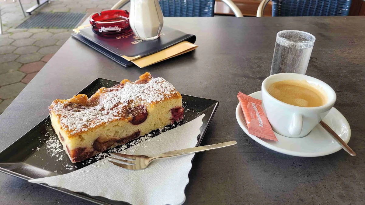 Zwetschgenkuchen Mit Einem Verlängerten