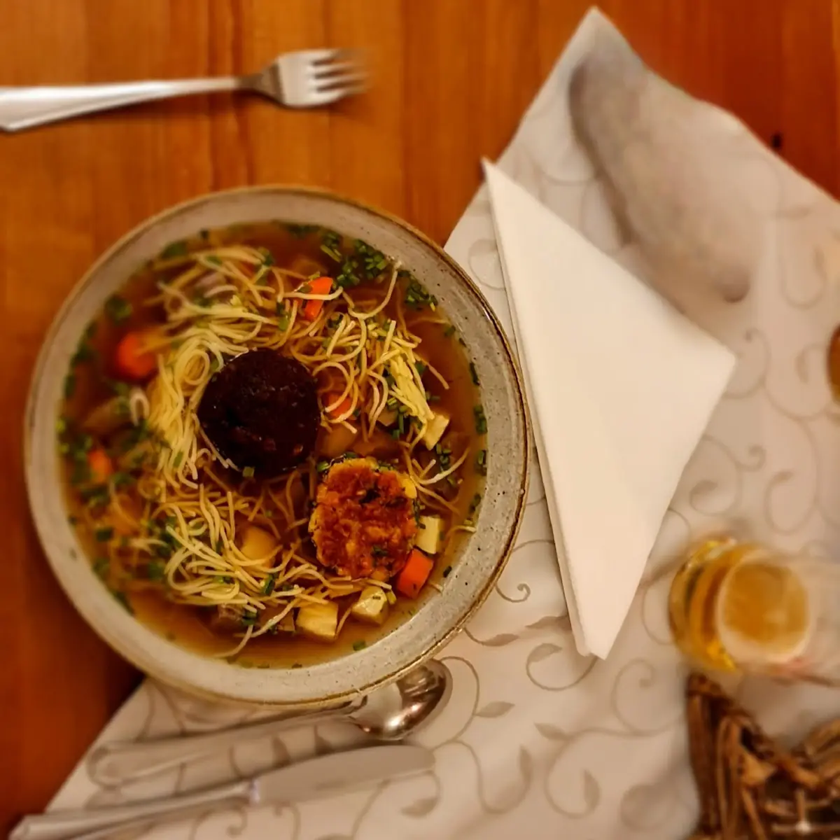 Kräftige Rindsuppe