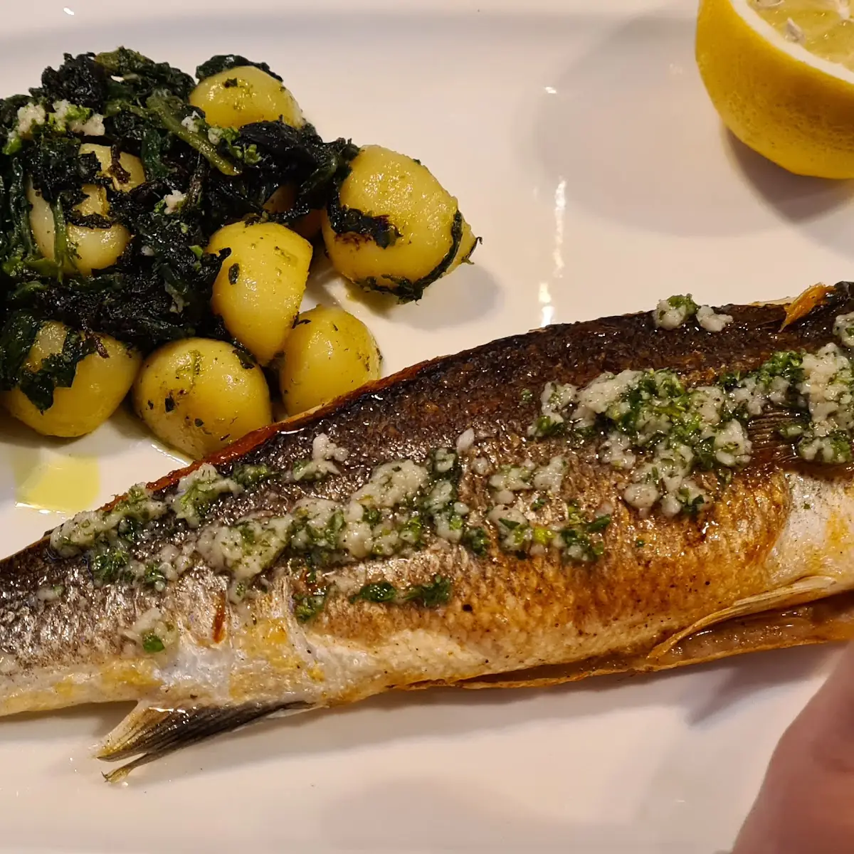 Wolfsbarsch Vom Grill Mit Spinat-kartoffeln