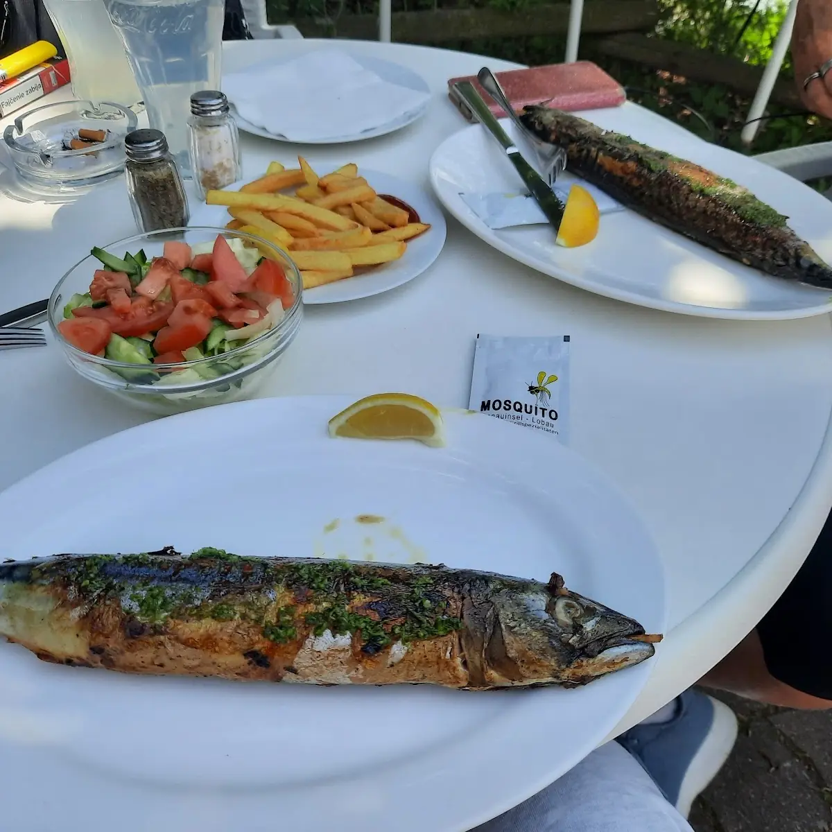 Steckerlfisch Mit Pommes Und Salat