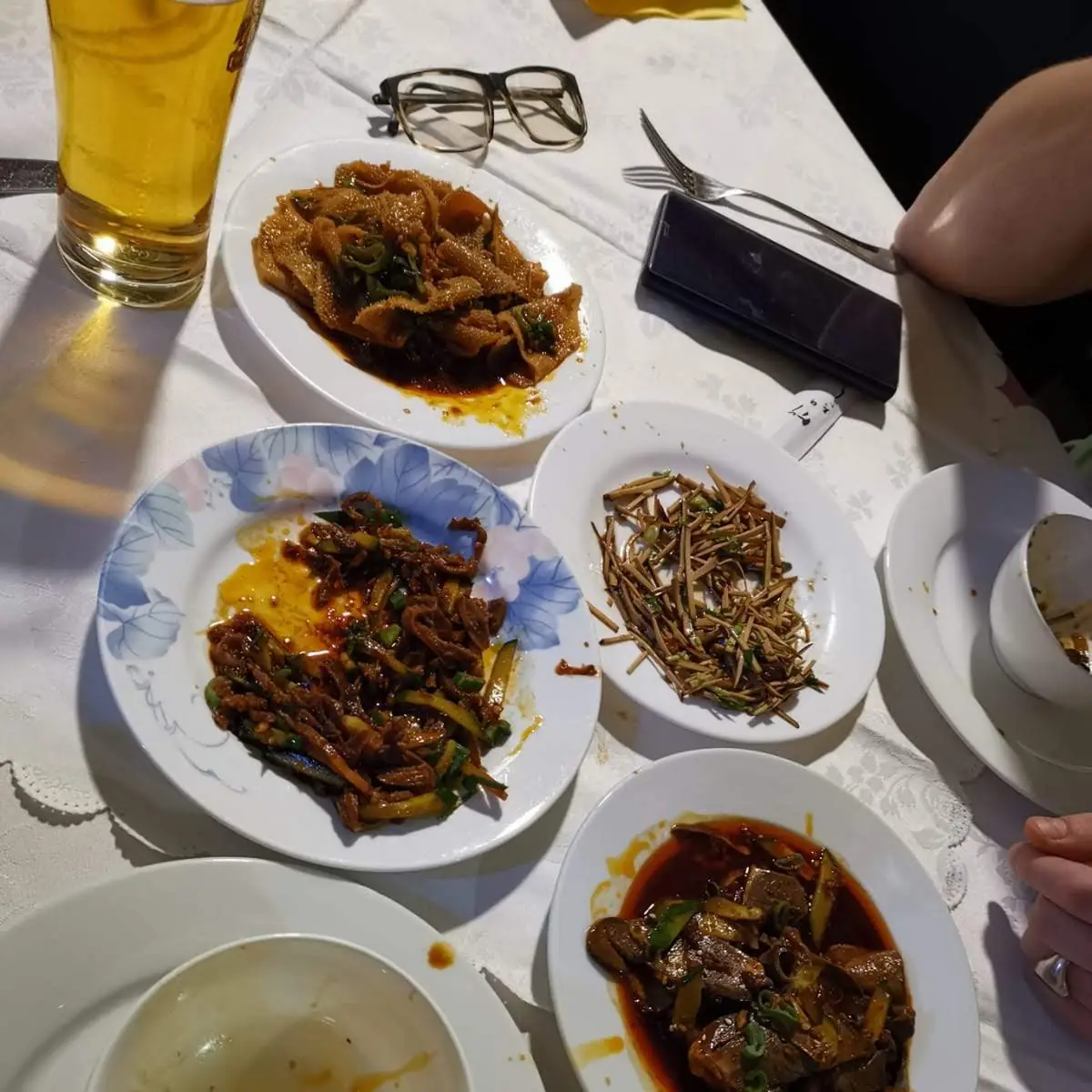 Tofu Mit Koriander Schweinszunge Und Herz Eingelegt Kuttelblätter Mariniert Kutteln Mit Gurke